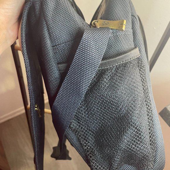 Ricardo Beverly Hills Carry-on Bag. Shoulder bag with arm strap. - Picture 5 of 7